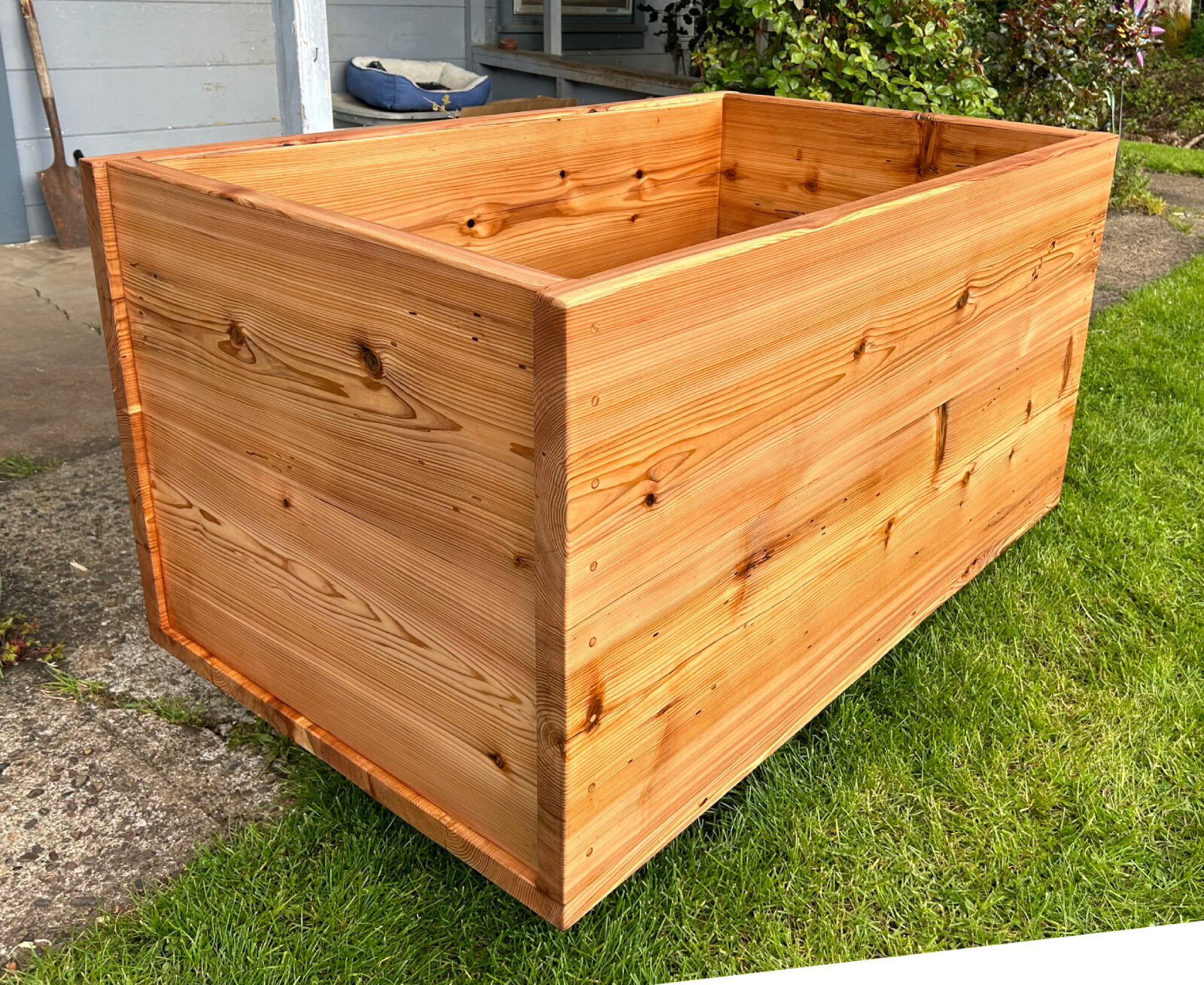 Knotty western red cedar hot tub, corner view, finished